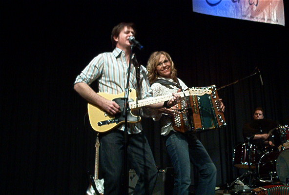 AtDawsonMN/DawsonCharlieLynnMariejammin.JPG