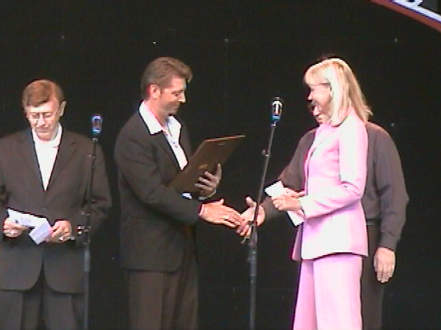 IronWorld2004/SteveAwarded.JPG