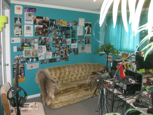 NewStudio/photowallandcouch.jpg