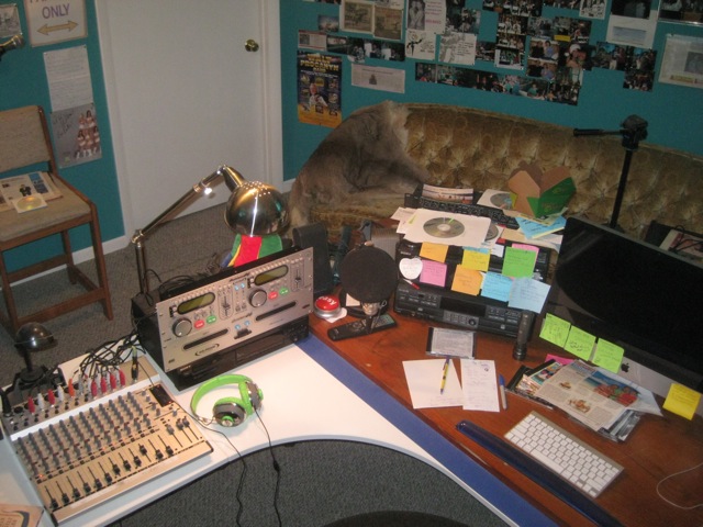 NewStudio/studiodesk.jpg